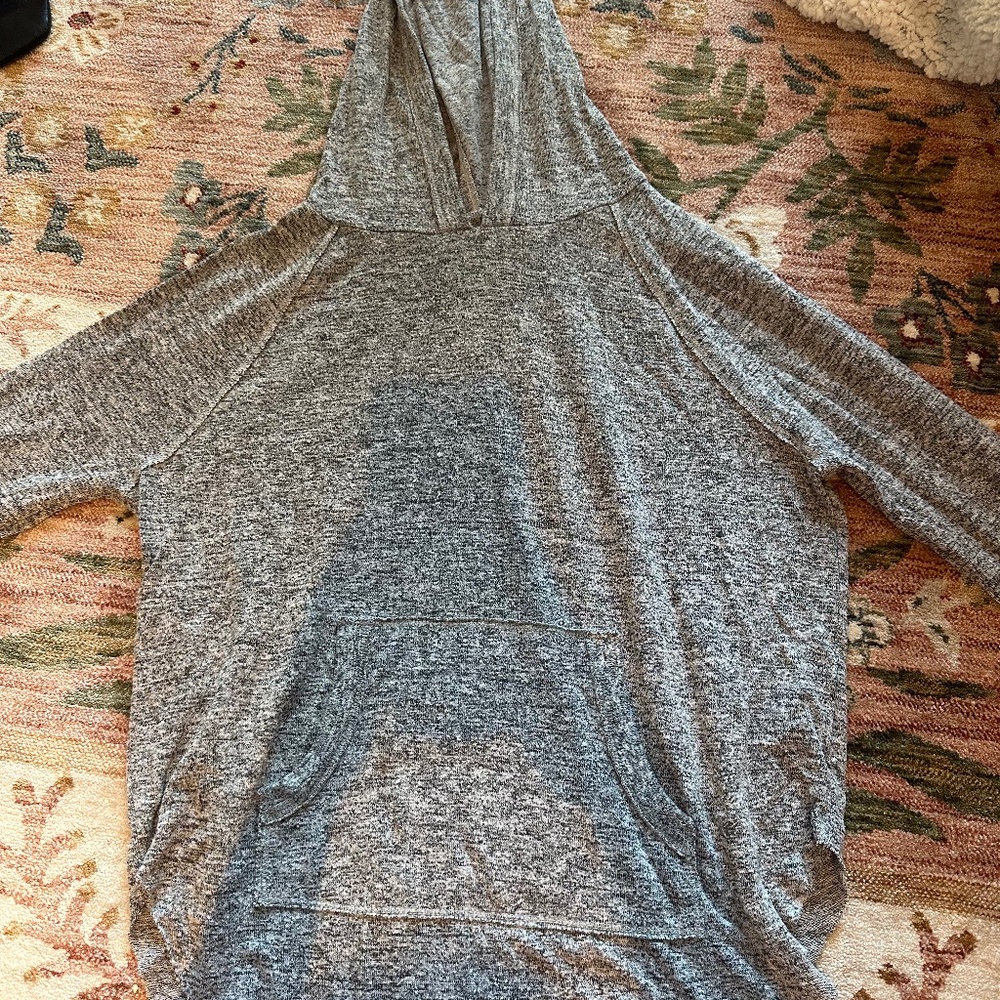 Aritzia/TNA - Long Sleeve T-Shirt hoodie - Size xS